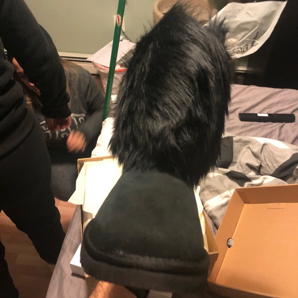 Ugg boots size 7 - Picture 3 of 5